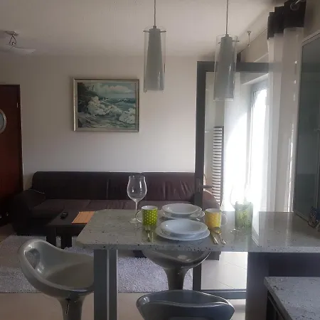 Przy Plazy Apartment *
